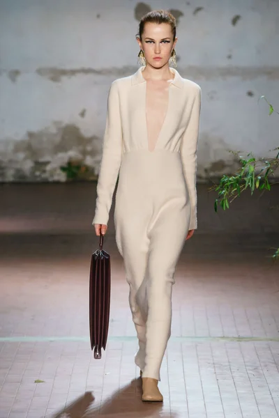 Look 32